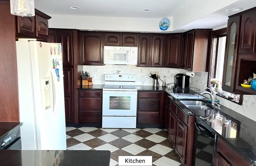 Charlestown House | Spacious House for Beach Getaway - Outdoor Shower -Beach Pass Included!