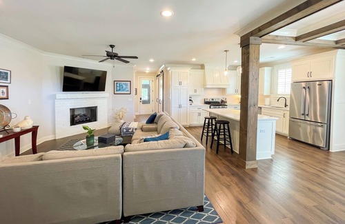 Oxford House | Spacious house in a quiet community in Oxford, Ms. Pet Friendly.