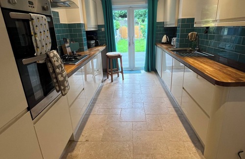 Bath House | Spacious house in glorious Bath suburbs - large garden & private parking