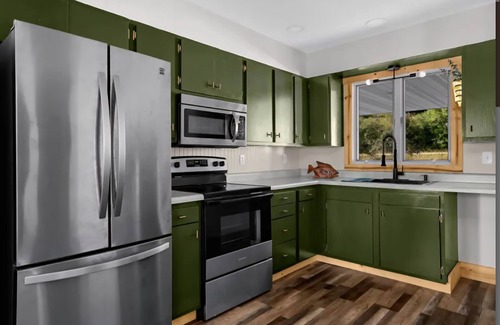 Marshland House | Spacious house w/hot tub & river view