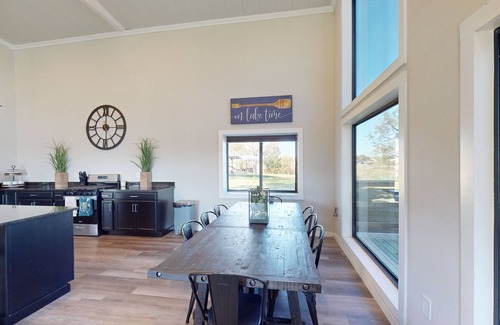 Breckenridge House | Spacious house with private patio with water views & full kitchen