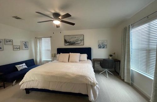 Austin House | Spacious house with backyard - close to everything