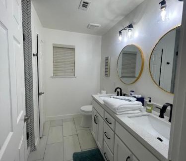 Austin House | Spacious house with backyard - close to everything