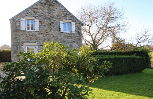 Cotentin Cottage | Spacious house with fireplace and garden in Bricquebec