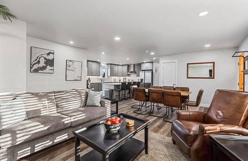 Ahtanum House | Spacious house with free wifi, private W/D + dog friendly