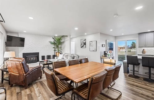 Ahtanum House | Spacious house with free wifi, private W/D + dog friendly