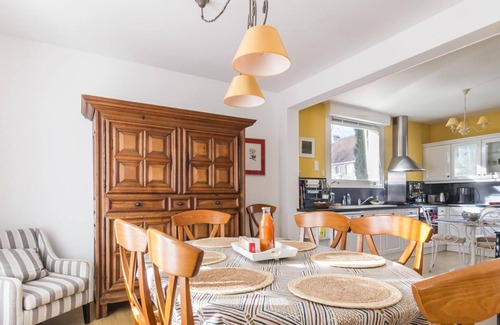 Le Val-Saint-Pere Cottage | Spacious house with garden and parking in Avranches