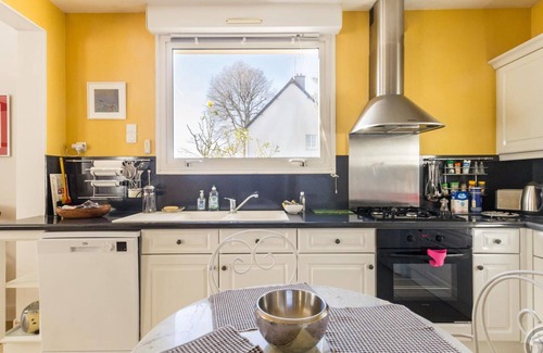 Le Val-Saint-Pere Cottage | Spacious house with garden and parking in Avranches