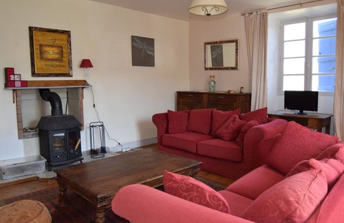 Monteils House | Spacious house with peaceful garden in the heart of a beautiful village.