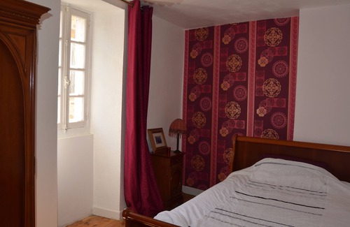 Monteils House | Spacious house with peaceful garden in the heart of a beautiful village.