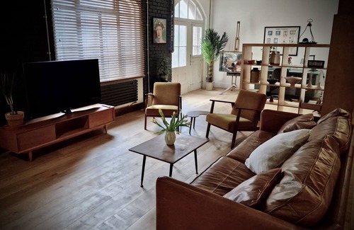 Hastings Apartment | Spacious industrial apartment in the vibrant America Ground close to the beach.