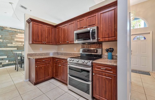 Trafalgar House | Spacious, King Beds, HEATED SALTWATER POOL HOME, Turtle's Getaway