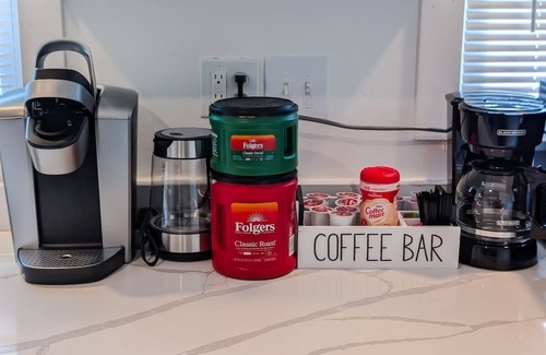 Delaware House | Spacious King Games Fire Pit 5 Min to Zoo!