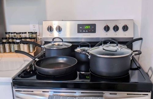 Delaware House | Spacious King Games Fire Pit 5 Min to Zoo!