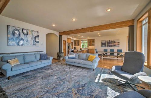 Lake Stevens House | Spacious Lake Stevens Home with Fire Pit, Patio