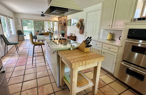 Fort Worth House | Spacious Lakefront Home on Eagle Mountain Lake - Hot Tub, Dock, Golf Cart