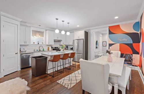 The Nations House | Spacious Large Getaway-7 Beds, Perfect for Groups!