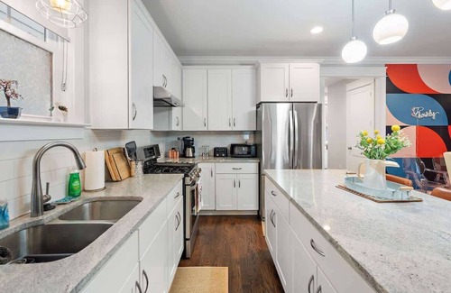 The Nations House | Spacious Large Getaway-7 Beds, Perfect for Groups!