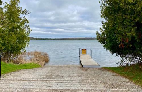 Cedar House | Spacious Leelanau home near the best of Michigan