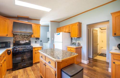 Cedar House | Spacious Leelanau home near the best of Michigan