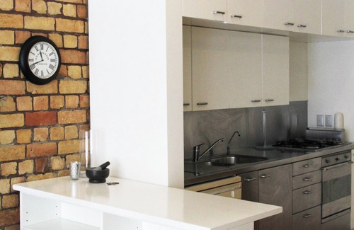 Auckland Central Business District Apartment | Spacious Light-filled Central Character Apt - so close to Britomart and the Uni!