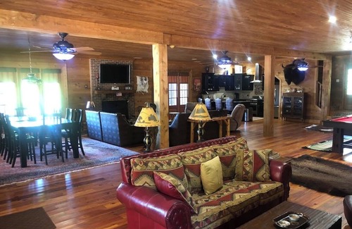 Oxford Cabin | Spacious Lodge close to Ole Miss, Oxford, MS