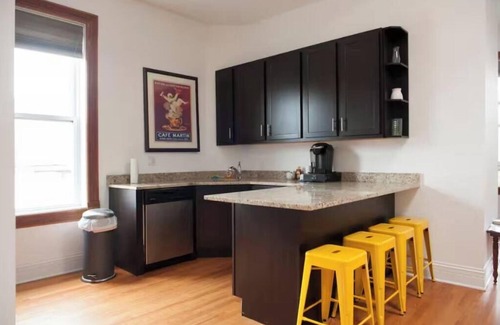 West Town Apartment | Spacious loft in the heart of West Town, Noble Square Chicago