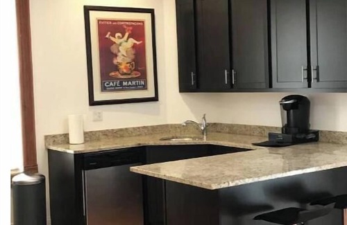 West Town Apartment | Spacious loft in the heart of West Town, Noble Square Chicago