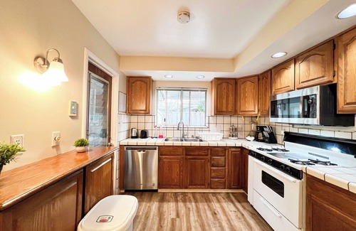 Los Gatos House | Spacious Los Gatos 4BR Retreat w/Pool Near Silicon Valley