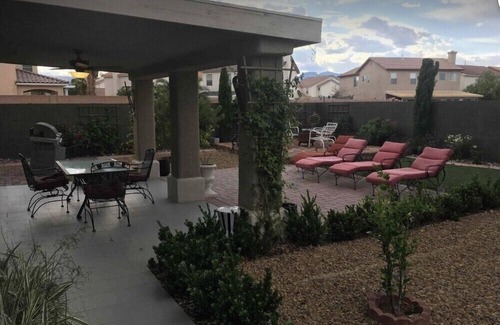 Sovana House | Spacious lovely 5-bedroom home in quiet cul-de-sac near the famous Strip.