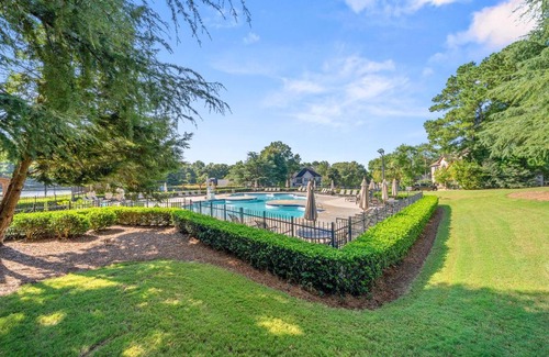 Woodstock House | Spacious lovely 5 bedroom home with alot of amenities, prime location, home theater, pet&longstay ok