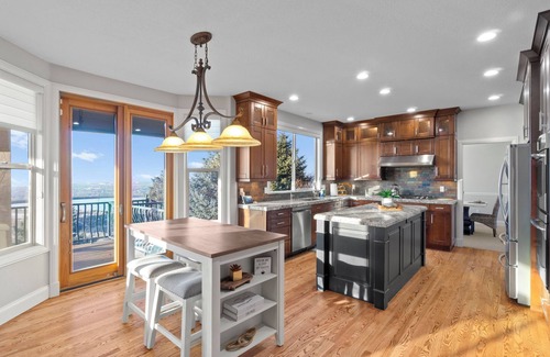 Draper House | Spacious/Lux 5-bedroom house close to slopes and what a view! in fabulous Draper