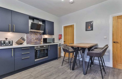 Sheffield House | Spacious Luxe Pad+Games Room-Walk to town