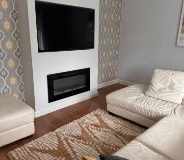 Walsall House | Spacious Luxurious Serviced Accommodation 1