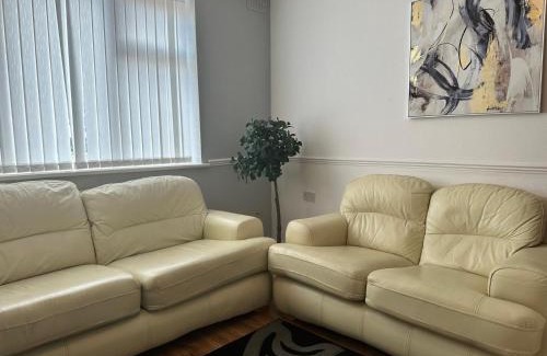 Doncaster House | Spacious Luxurious Serviced Accomodation