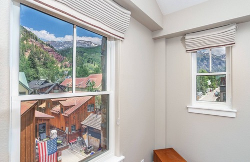 Telluride Condo | Spacious Luxury Pet-Friendly Residence at the River Club