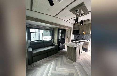 Lexington House | Spacious & luxury RV The Heritage Glen Experience