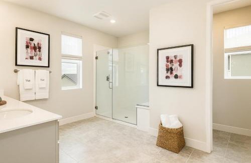 Peters House | Spacious Master Bedroom with Private Bath in Manteca Home