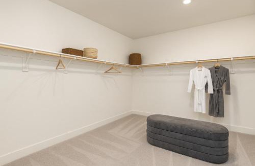 Peters House | Spacious Master Bedroom with Private Bath in Manteca Home