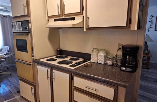 Lakeland House | Spacious mobile home with 2 bedrooms, 2 bath to enjoy your stay.