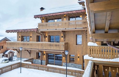 Meribel Village Apartment | Spacious Modern Apartment with Terrace, Near Lifts and Shops