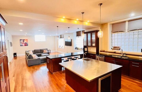 South Side Flats House | Spacious Modern Home Rooftop Deck