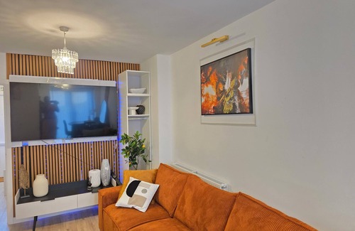 Brympton House | Spacious| Modern House |Close to Sites, beach,|Contractors, families welcome