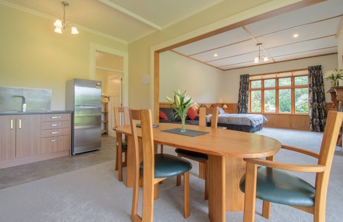 Speargrass Flat Apartment | Spacious, Modern Studio Apartment below Coronet Peak