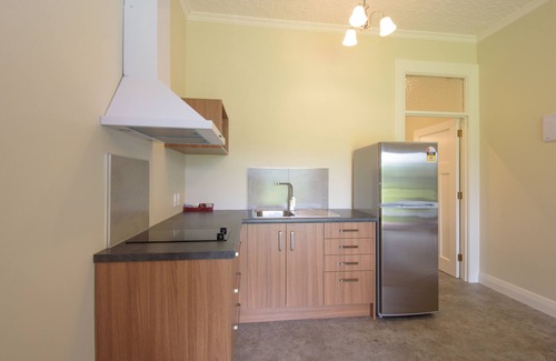 Speargrass Flat Apartment | Spacious, Modern Studio Apartment below Coronet Peak