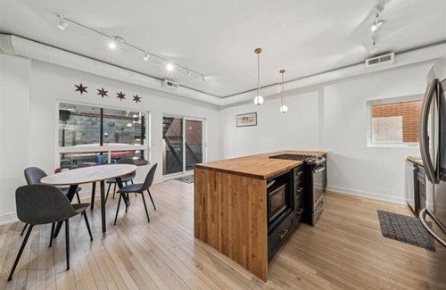 University Village / Little Italy House | Spacious Modern Retreat with Unique Charm