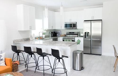 Westgate House | Spacious modern home, mins from downtown!