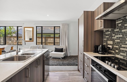 Lower Shotover House | Spacious modern well appointed 3 bed 2 bath house