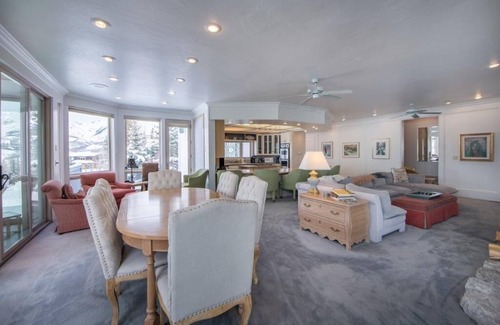 Crested Butte House | Spacious Mountain Manor with 9 bedrooms, 11 baths and Hot Tub