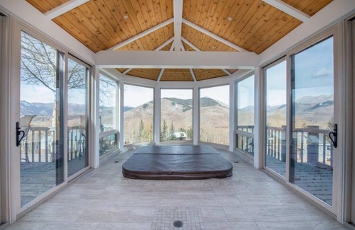 Crested Butte House | Spacious Mountain Manor with 9 bedrooms, 11 baths and Hot Tub